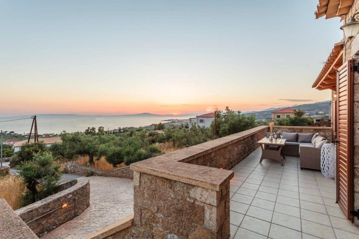 Mani Panoramic Seaviews - Luxury Summer Haven Levktron Экстерьер фото