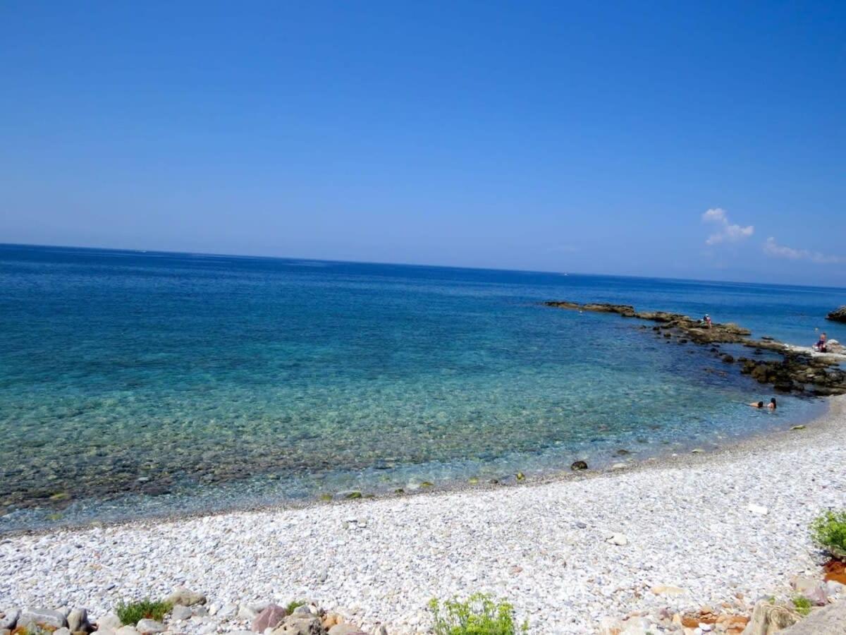 Mani Panoramic Seaviews - Luxury Summer Haven Levktron Экстерьер фото